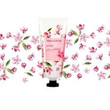 Farm Stay Pink Flower Blooming Hand Cream – Pink Rose is a moisturizing hand cream with a rich formula that hydrates and nourishes the skin while leaving a refreshing floral rose scent.